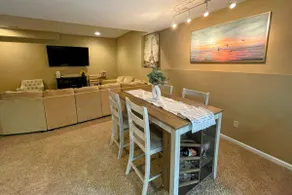 5 min from MU, Home Gym, Private Wood Views! - Image 4