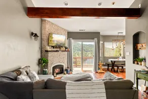 Cozy cabin w/ Spectacular Lake View! - Image 3