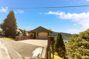 Cozy cabin w/ Spectacular Lake View! - Image 2