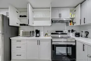 Spacious & Elegant 2BR | Free Parking - Image 4
