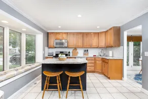 Beautiful Spacious Family / Kid Friendly home 5 BD - Image 2