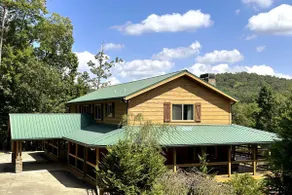 Chalet - Sleeps 17 w/ 2 King Suites + New Hot Tub - Image 2