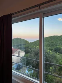 Peaceful oasis with sea view and parking spot - Image 2