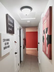 5 Rooms | Great Location | Red Haven Retreat - Image 5
