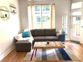 Bloor Yonge Cozy 1BR And Den Free Parking - Image 2