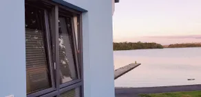 A Romantic Getaway Lakeshore 1 bed Lodge for 2 per - Image 3