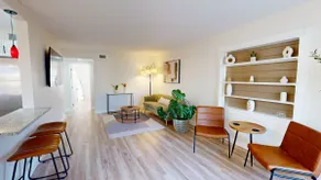 Modern Home Great Location - Image 5