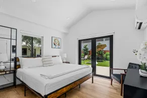 King Suite in Tropical Retreat • Freedom House FTL - Image 2