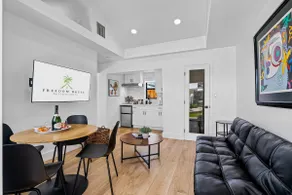 King Suite in Tropical Retreat • Freedom House FTL - Image 5
