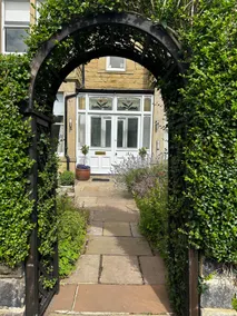 Garden Apartment, Central Harrogate with parking - Image 3
