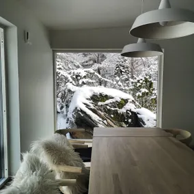 Cozy Coastal Stay w/ Terrace, Pizza & Dog-Friendly - Image 5