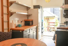 2 bed, 2 ensuite in the heart of Hastings Old Town - Image 3