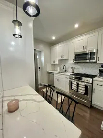Chic City Duplex – Near Manhattan - Image 4