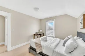 Walk to Falls | 5BR w/ Patio + Parking for 6 Cars - Image 4