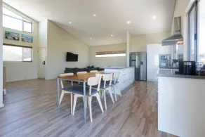 Modern Studio Apartment in Scarborough - Image 4