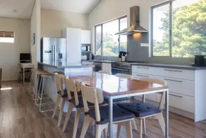 Modern Studio Apartment in Scarborough - Image 2