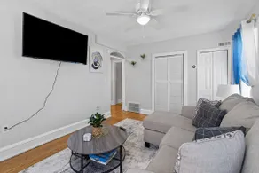 Near Beach Eclectic Retreat - Image 3
