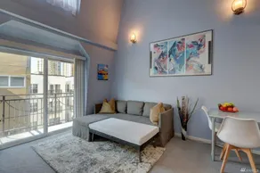 Downtown Loft Space Needle Views - Image 3