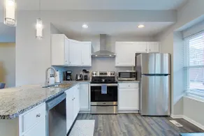 Upscale Little Italy Two Bedroom w/ Private Drive - Image 2