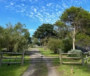 Escape to a serene countryside haven - Image 5
