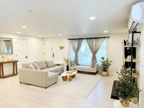 The Cozy Vancouver Home - Image 3