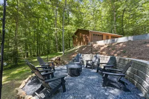 Travelers Rest Cabin- Stylish 5 BR Home on 8 Acres - Image 5