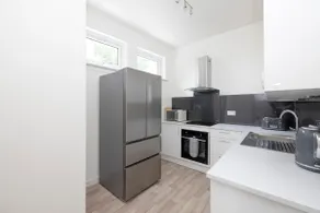 Two Bedroom Country Cottage With Parking - Image 4