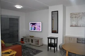 Fun modern two bed apartment in fourways - Image 4