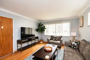 Breathtaking 2 Bedroom Flat - Image 2