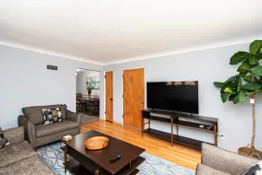 Breathtaking 2 Bedroom Flat - Image 3