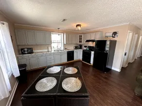 Carrick Bend | Top-Floor Hideaway + Balcony on ICW - Image 4