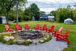 5-Acre Waterfront Cottage w/sauna，Pool & Hot Tub - Image 2