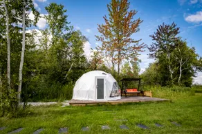 5-Acre Waterfront Cottage w/sauna，Pool & Hot Tub - Image 3