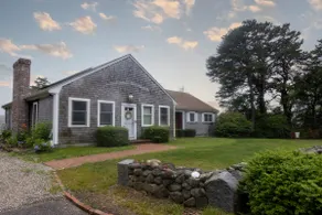 Coastal Charmer! Hot Tub, Walk To Beach, Sunsets! - Image 3