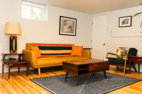 Private Entry Mid-Century Apartment With Hot Tub - Image 2
