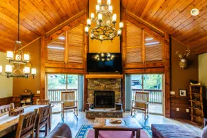Devils Lake Escape-5 Bedrooms-5 bath-Sleeps 14-16 - Image 3