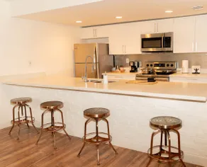 Min to Beach/min to Aventura Mall/close to Wynwood - Image 2