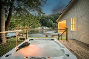 Looking Glass Retreat-Exquisite Waterfront Home - Image 4