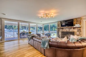 Looking Glass Retreat-Exquisite Waterfront Home - Image 2