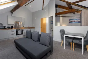 Family-Friendly Apartment Near Chinatown - Image 2