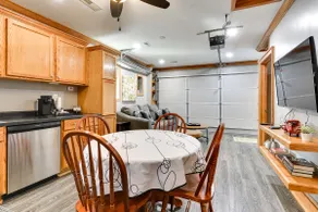 Omaha Urban Oasis: Chic Converted Garage Casita - Image 5