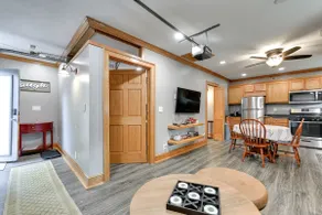Omaha Urban Oasis: Chic Converted Garage Casita - Image 3