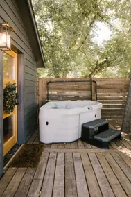 Beautiful Getaway with Hot Tub - Image 2