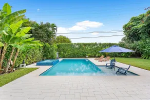 Beautiful Blue House Heated Pool - Image 2