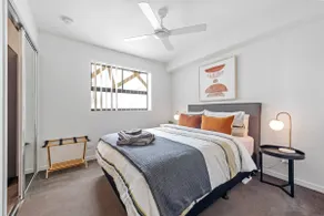 Stylish & Superb! 2Bed/2Bath/1Car~ Walk to CBD - Image 4