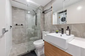 Stylish & Superb! 2Bed/2Bath/1Car~ Walk to CBD - Image 5