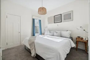 Vancouver 3-Bed House with Parking, Sleeps 8 - Image 4