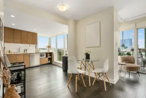 Deluxe Yaletown Escape | Sleeps 6 | AC | Parking - Image 5