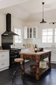Sylvan Cottage, simple elegance, well located - Image 3