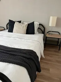 Cozy Apartment with a Lovely View & Free Parking - Image 2